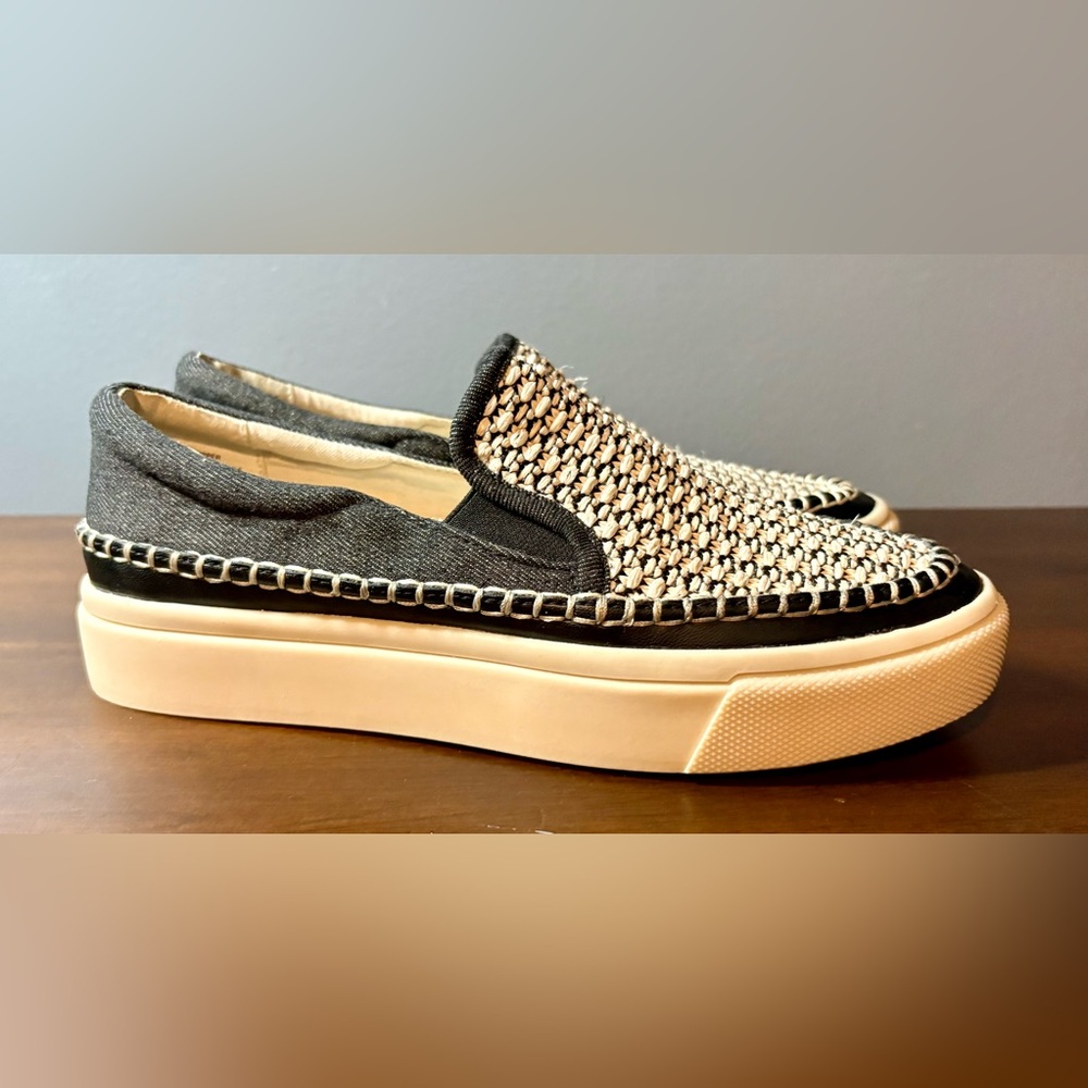 Women’s Dolce Vita Saydi Slip-On Sneaker - size 9